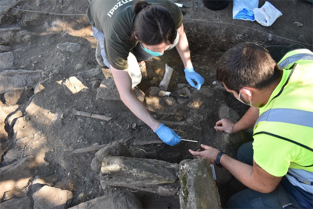 Actuación en el sector sur del castro y monasterio de Cálago