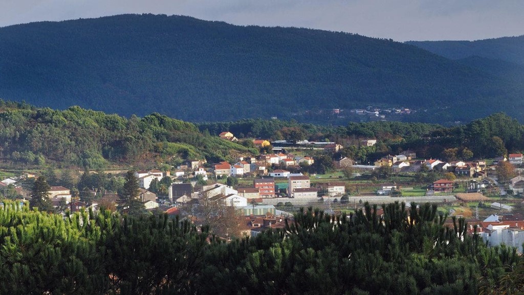 Promoven unha cata arqueolóxica no Monte Castro Valente, parte de Padrón